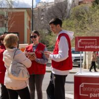 Imatge d’un punt de votació i informació de la campanya Ontinyent Participa. Març de 2025