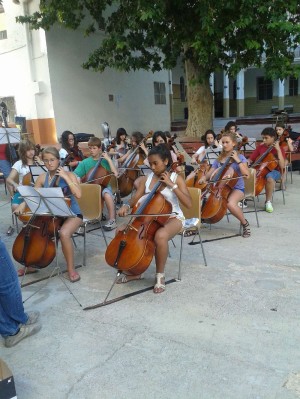 colonia_ad_libitum_cuerda_y_piano-1